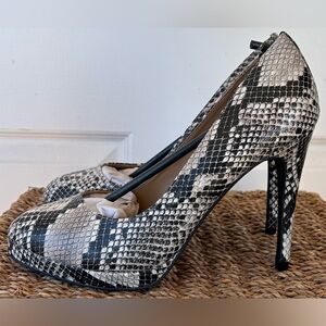 Anne Michelle Brand Reptile Print Round Toe Heels‎ Size 7.5